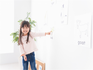 幼児期から英語を学ぶ子ども