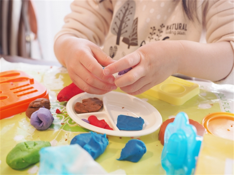 保育園で作った粘土作品を写真で残す方法