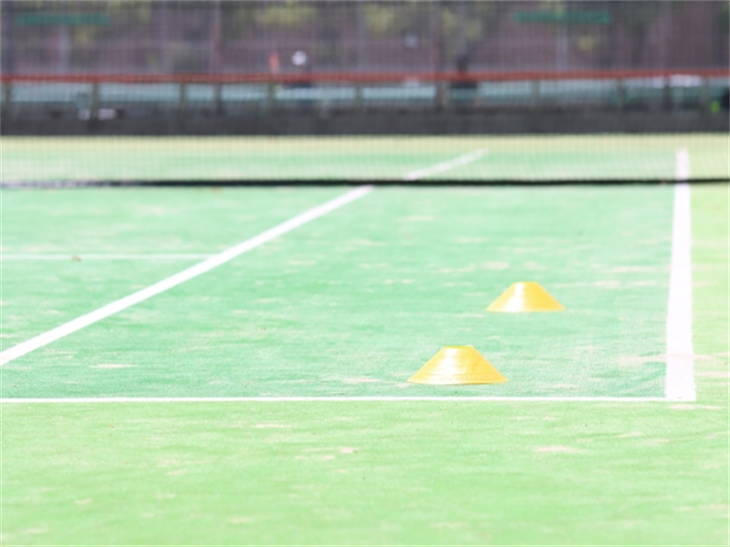 ビーマスポーツの練習で使うコーンとグラウンド